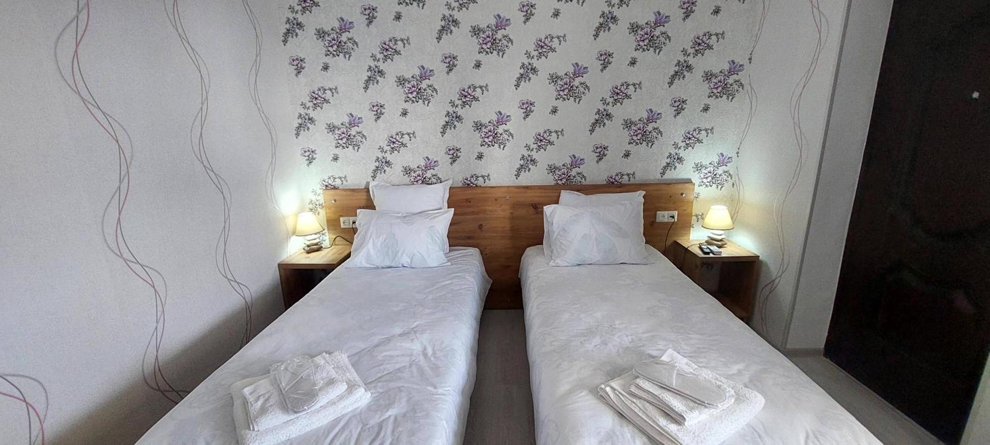 Hilltop Guest House Кутаиси Екстериор снимка