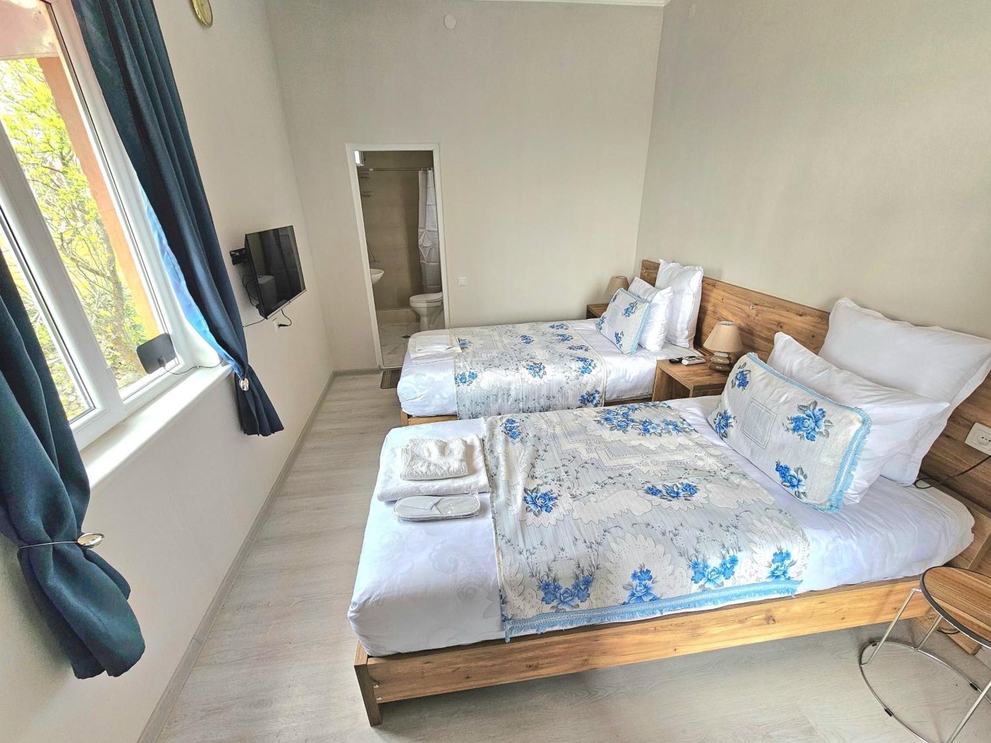 Hilltop Guest House Кутаиси Екстериор снимка