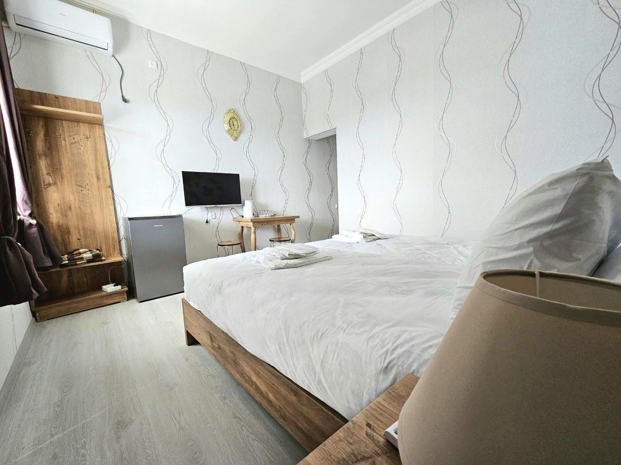 Hilltop Guest House Кутаиси Екстериор снимка
