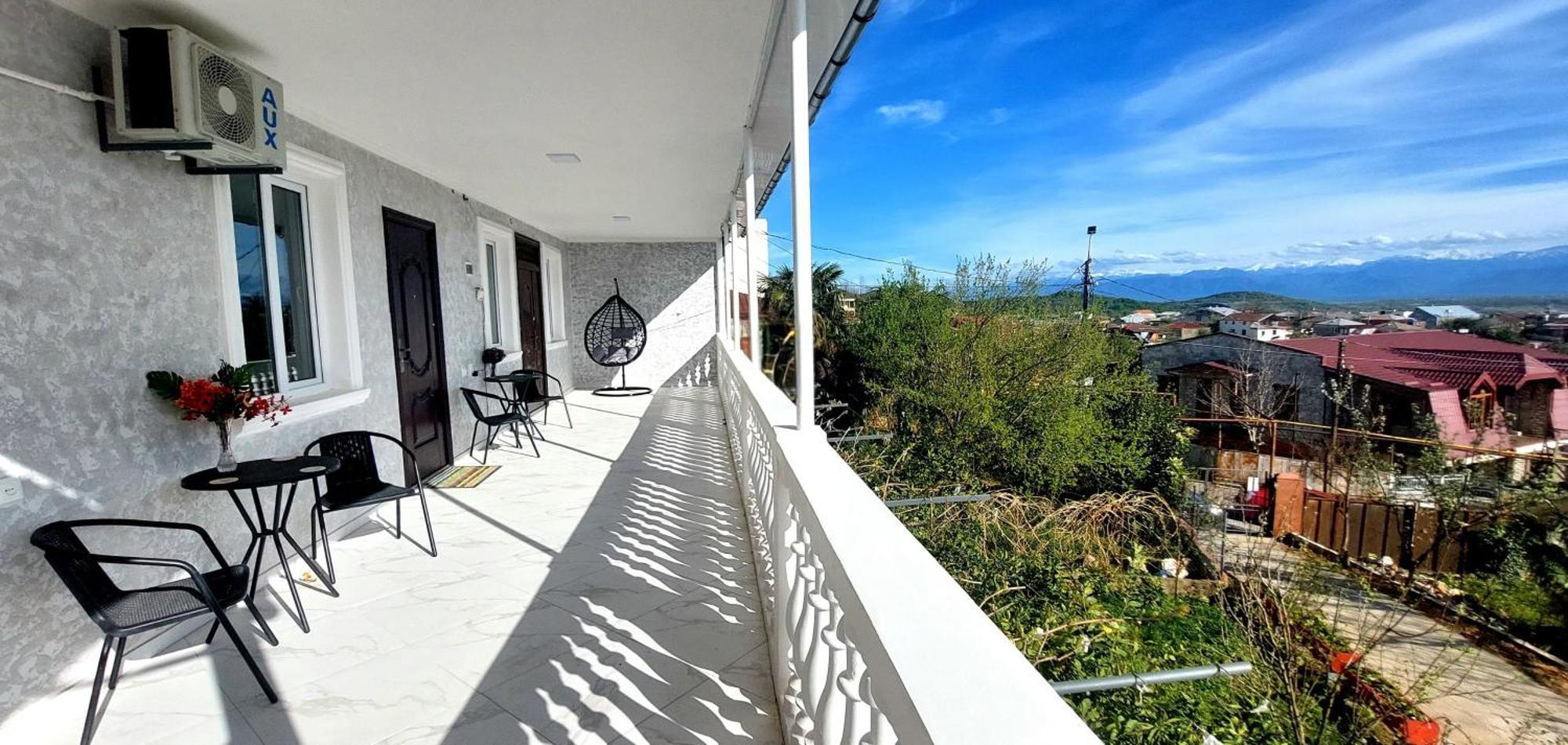 Hilltop Guest House Кутаиси Екстериор снимка