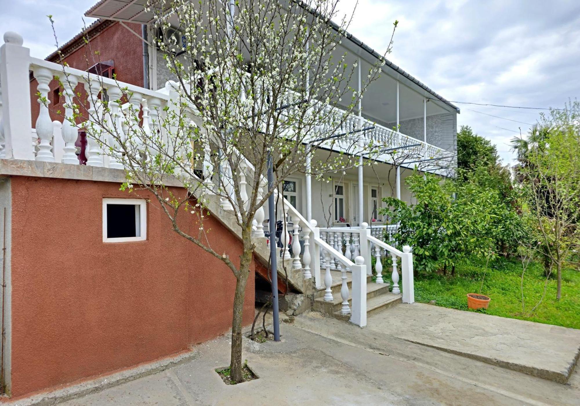 Hilltop Guest House Кутаиси Екстериор снимка